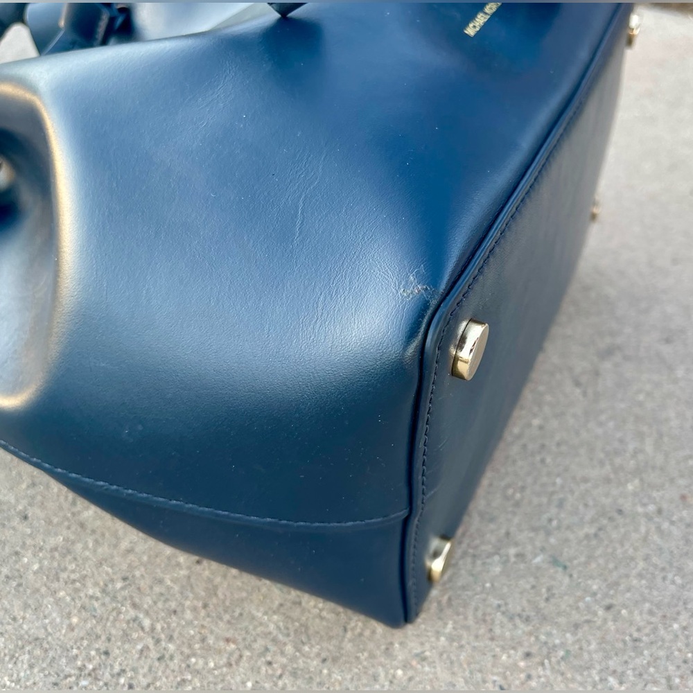 Michael Kors Blakely Medium Leather Bucket Bag Navy Blue - Picture 10 of 12